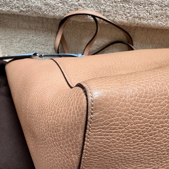 Gucci large swing tote in beige leather with blue accents. - Picture 5 of 10